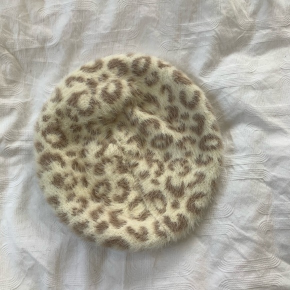 SOLD Beret lot! - Picture 1 of 6